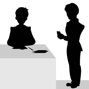 Bir işadamı ofis masası için sandalyede otururken, diğeri elinde cep telefonuyla duruyor. Vektör siyah ve beyaz düz illüstrasyon.