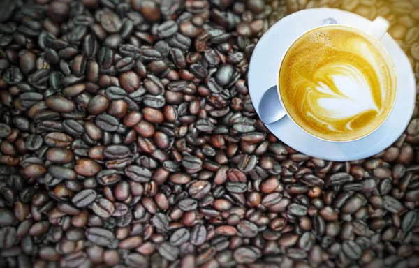 Blurry Cup of coffee on beans. — Stok Foto