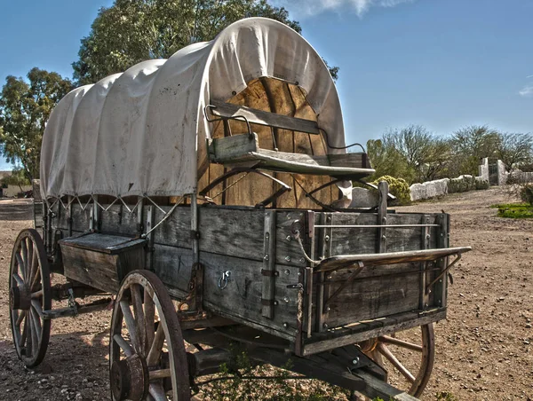 Overdekte wagon van de eerste pioniers — Stockfoto