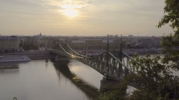 Puente de la Libertad al amanecer — Vídeos de Stock