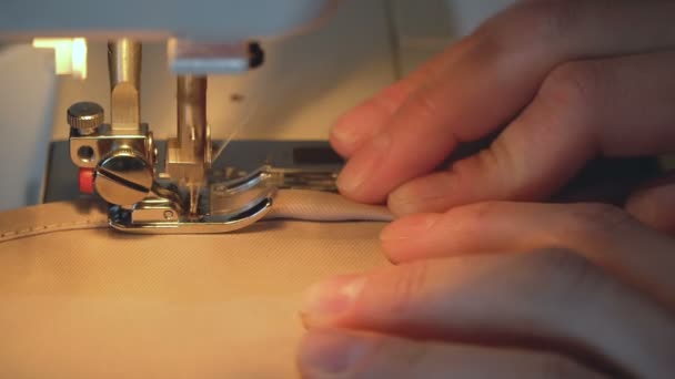 縫製のプロセスをクローズ アップ — ストック動画