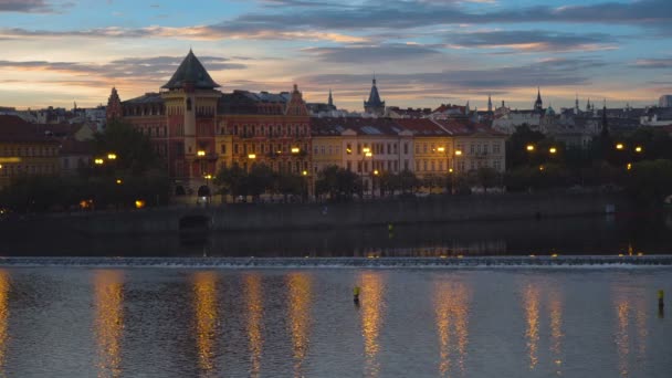 Praga paisaje urbano al amanecer — Vídeos de Stock