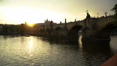 Prag'da gün batımı. Timelapse