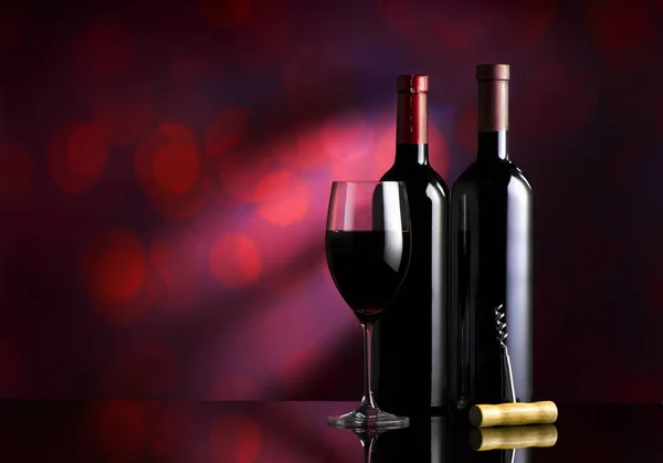 Víno na vínové pozadí — Stock fotografie