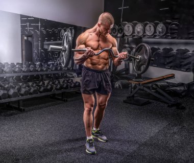 vücut geliştiricisi kaldırma halter