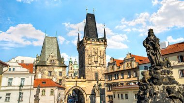 Charles Köprüsü 'ndeki Malostranska Kulesi