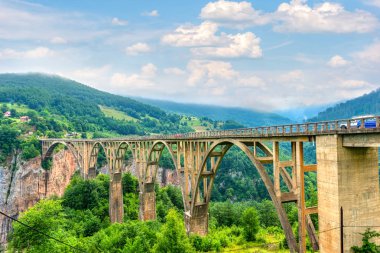 Tara Nehri üzerindeki Curceviç Köprüsü