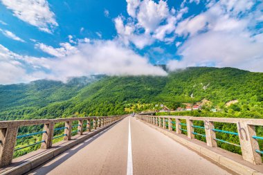 Djurdjevicha köprüsünde yol