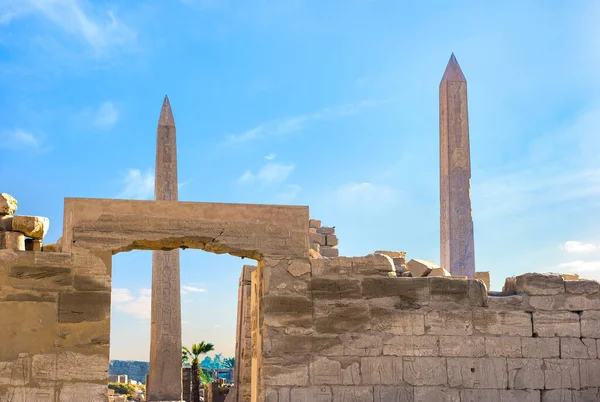 Obeliszkek Ősi Karnak Templomban Napkeltekor — Stock Fotó