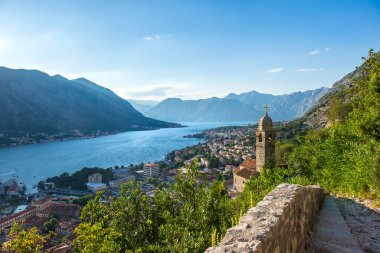 Kotor Koyu 'nda gün batımı