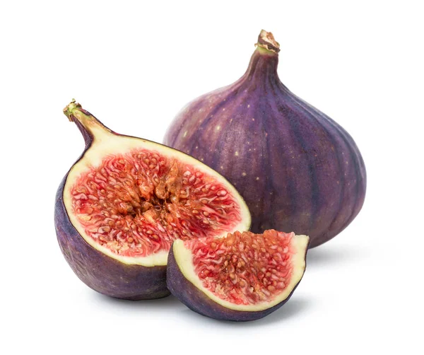 Beyaz arka planda izole edilmiş olgun incirler.