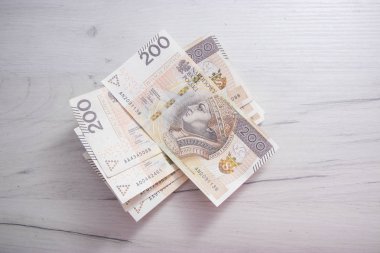 Lehçe para, 200 Polonya Zlotisi bir yığın