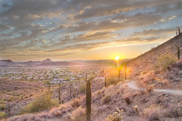 Una Ruta Senderismo Lado Una Montaña Que Dirige Atardecer Arizona — Foto de Stock