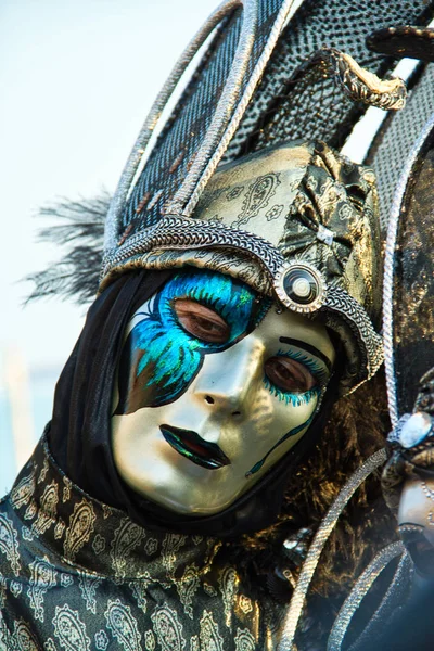 Costumed Reveler Carnival Venice Silver Blue Costume Looking Lower Left — Stock Photo, Image