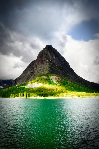 Cielos Tormentosos Ciernen Sobre Lago Swiftcurrent Parque Nacional Glaciar — Foto de Stock