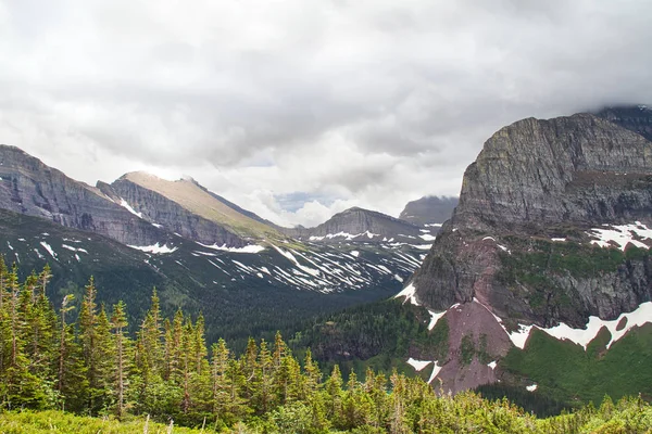 Höga Berg Glacier National Park Täckt Snö — Stockfoto