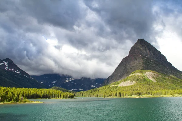 Stormy Skies Loom Swiftcurrent Lake Glacier National Park — Stock Photo, Image