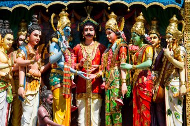 Bir Indiana Tapınağı dini Tanrılar temsil eden heykeller.