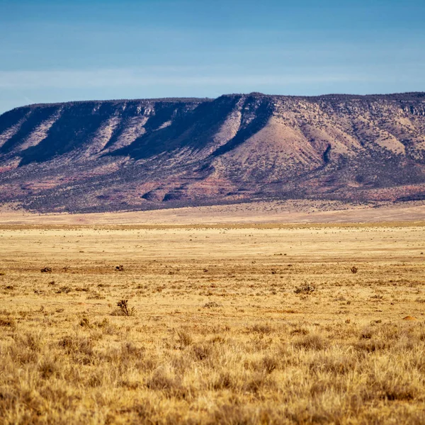 Mesa au loin avec le désert — Photo