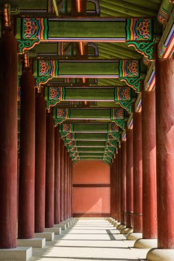 Gyeongbok Kraliyet Sarayı'nda Tekrargösteren Bir Colonnade