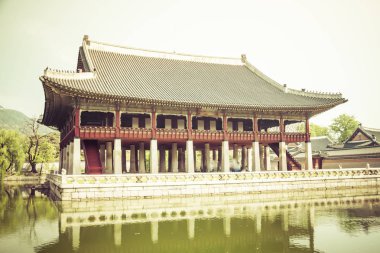 Su ile Gyeongbokgung Sarayı
