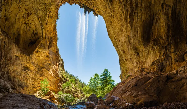 Bir Şelale ile Tonto Doğal Köprü Panorama Içinde