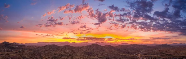 Sonoran çölü üzerinde gün doğumu panoraması