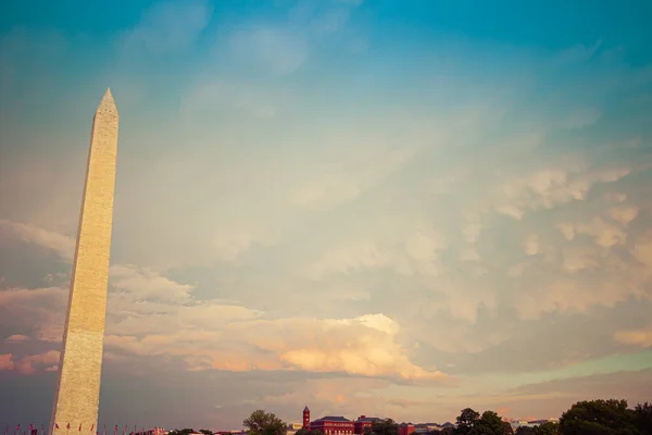 日没時のワシントン記念碑 — ストック写真