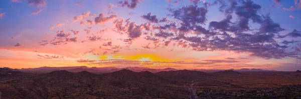 Sonoran çölü üzerinde gün doğumu panoraması