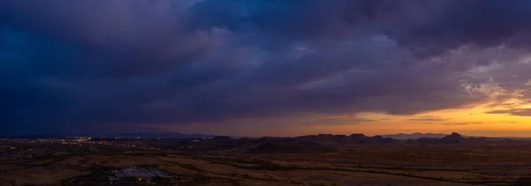 Image aérienne d'un coucher de soleil spectaculaire sur le désert de Sonoran — Photo