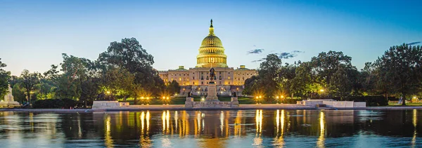 Imagem panorâmica do Capitólio dos Estados Unidos com o boné — Fotografia de Stock