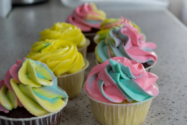 Chocolate Lemon Cupcakes Colored Cream Handmade Cupcakes Table — Stock Photo, Image