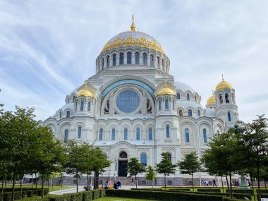 Kronstadt 'taki St. Nicholas Donanma Katedrali. Tüm ölü denizcilerin heybetli ve güçlü kilise anıtı..