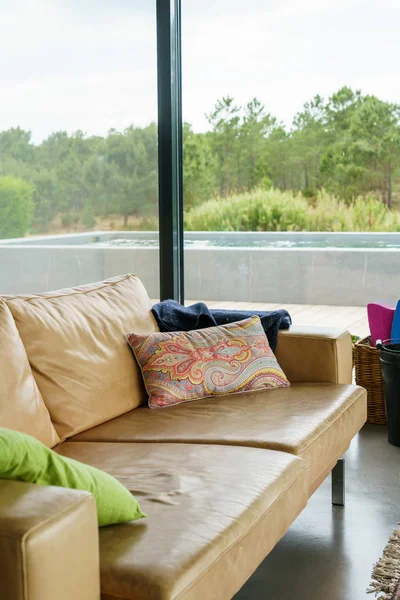 Casa Moderna Con Piscina Giardino Terrazza Legno — Foto Stock