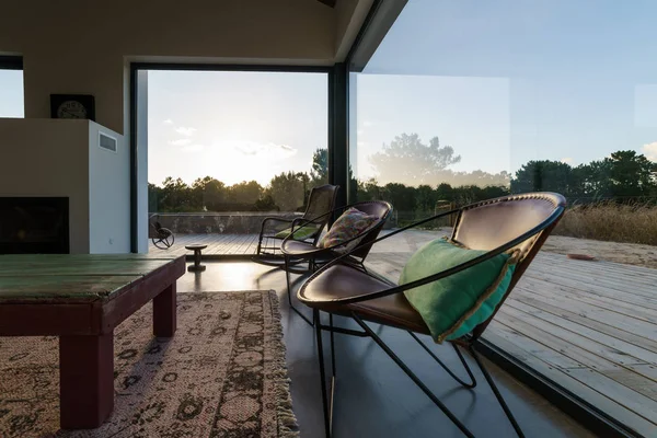 Modern Huis Met Tuin Zwembad Houten Dek — Stockfoto