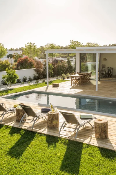Außen Und Innen Moderne Weiße Villa Mit Pool Und Garten — Stockfoto