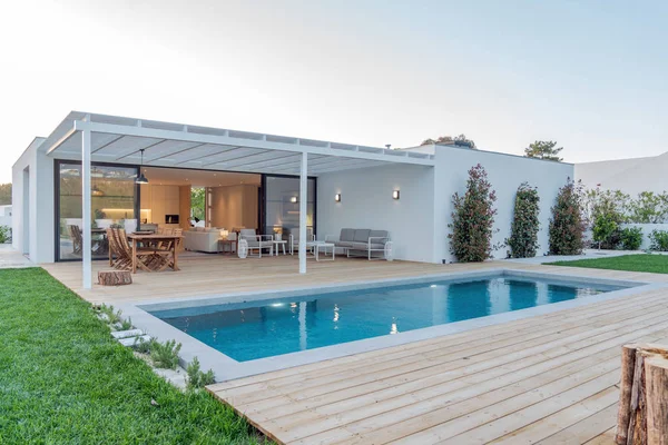 Außen Und Innen Moderne Weiße Villa Mit Pool Und Garten — Stockfoto