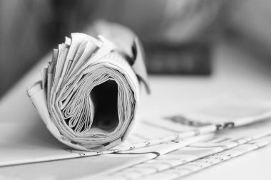 Haddelenmiş ve katlanmış Gazeteler   