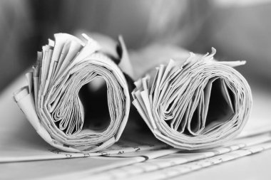 Haddelenmiş ve katlanmış Gazeteler       