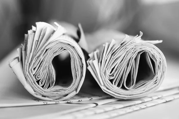 Haddelenmiş ve katlanmış Gazeteler       