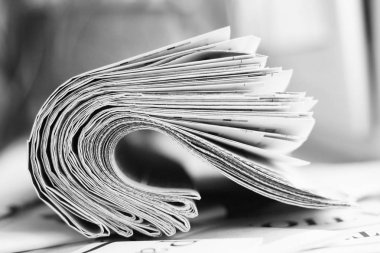 Gazeteler, yan görünüm katlanmış