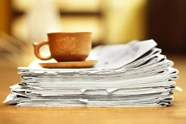 Folded Newspapers Stacked Pile Wooden Table Cup Coffee Cup Tea — Stock Photo, Image