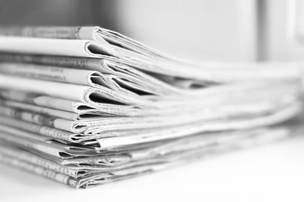 Pile Fresh Morning Newspapers Table Office Latest Financial Business News — Stock Photo, Image