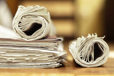 Gazeteler ve dergiler, iş kavramı yığın yan görünüm