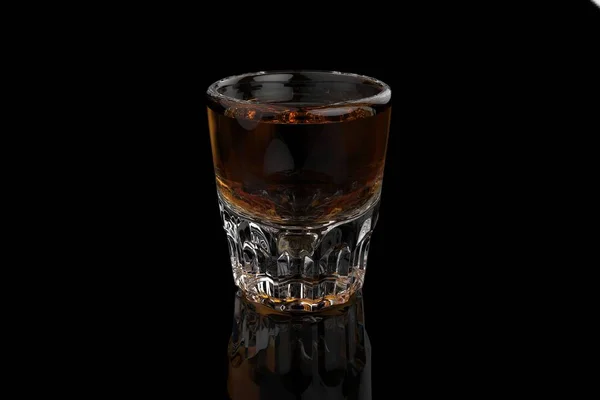 Yksi Viski Vodka Laukaus Lasi Mustalla Pohjalla Heijastuksia Taittuu Kuvaus — kuvapankkivalokuva