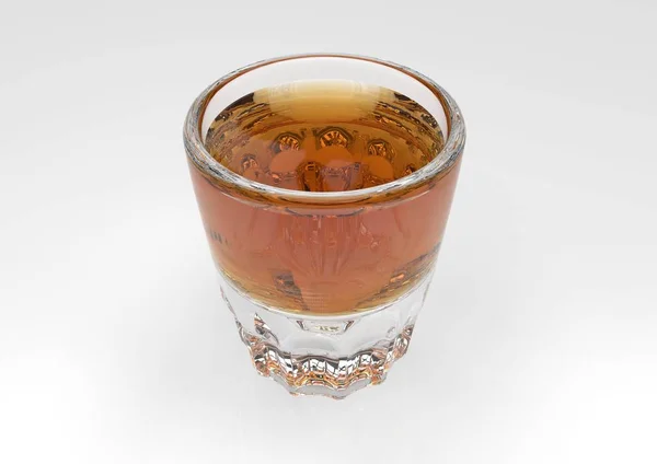 Yansımaları ve kırılmalar beyaz zemin üzerine viski şeffaf cam dolu. 3D render