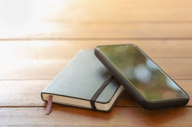 Teknoloji, İş ve eğitim kavramı. dizüstü bilgisayar zekâsı yakın