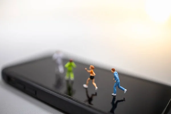 Technology and Sport concept. Close up of group of runner miniat — Stock Photo, Image