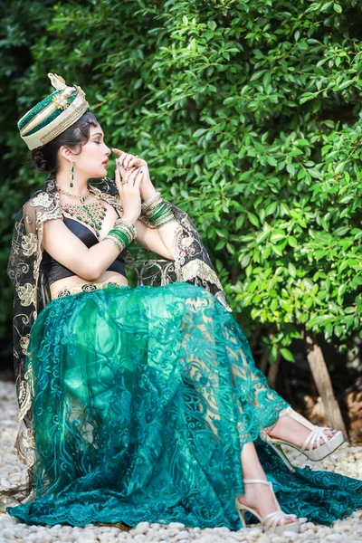 Retrato Bela Jovem Asiática Menina Tailandesa Com Vestido Tradicional Índia — Fotografia de Stock