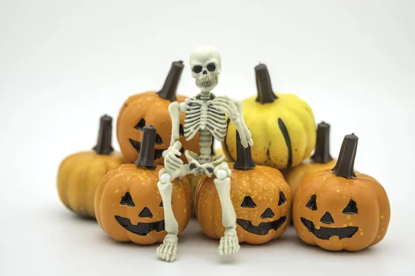 Figura Modelo Esqueleto Sentado Halloween Cabeza Calabaza Jack Juguete Sobre — Foto de Stock